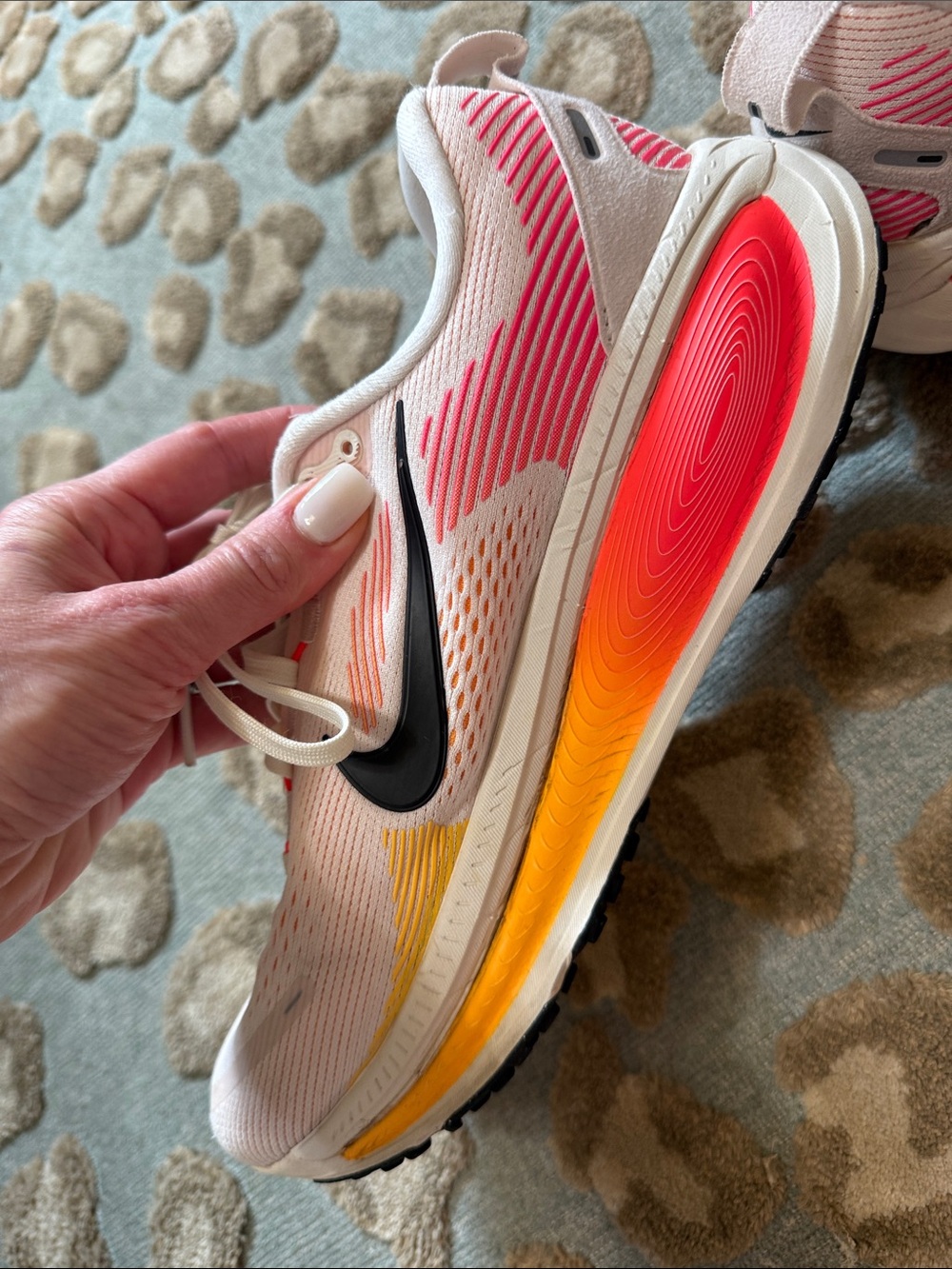 Women’s Nike Vomero 18 Running Shoe | Size 9.5 👟 - Picture 4 of 13